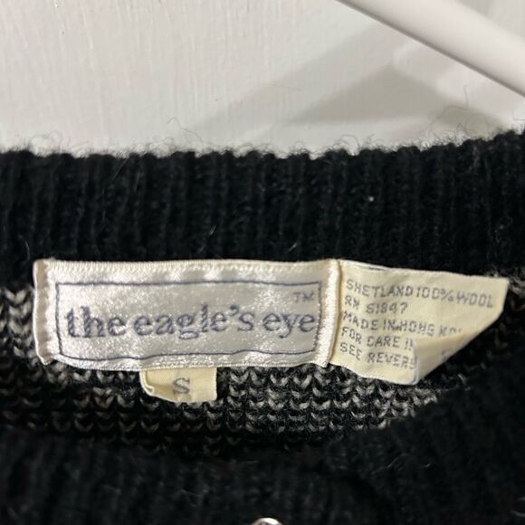 Black and White vintage Patterned Women's Sweater - Picture 3 of 4